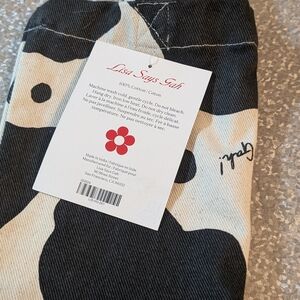 Lisa Says Gah NWT WINE TOTE Black and Cream